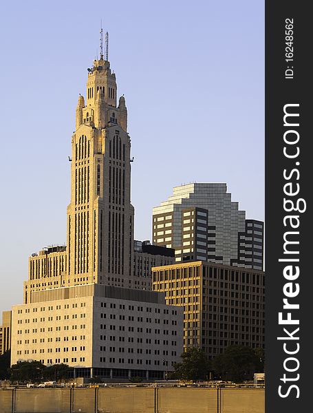 A skyscraper and other buildings in a busy city.