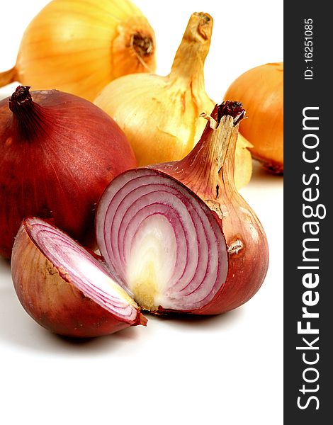 A red onion on the wight