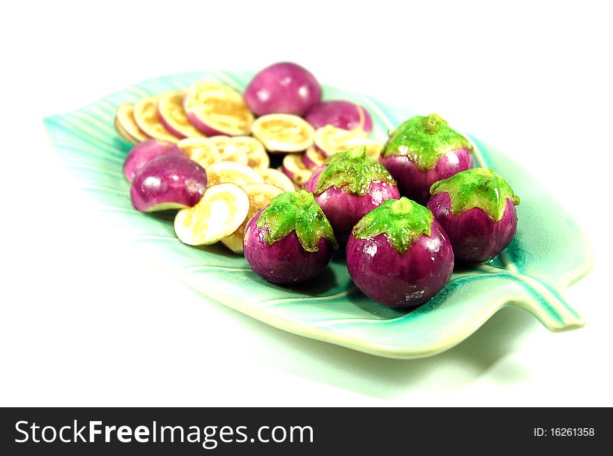 Thai purple eggplant (Makuea Praow) is used in curries, Som Tum, and is eaten raw