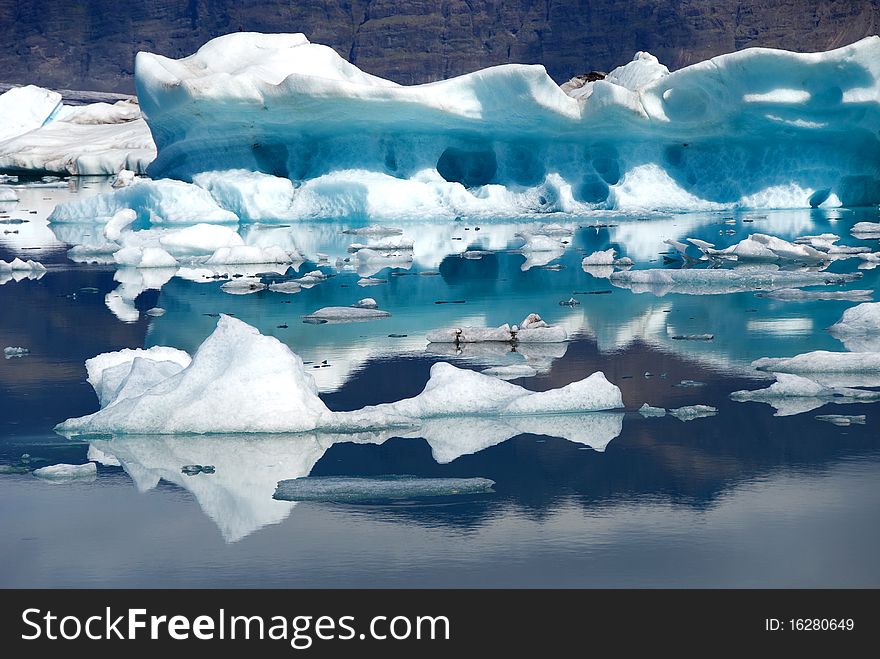 Jokulsarlon lake blue iceberg