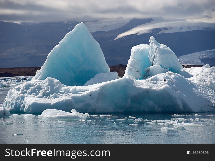 Isberg blue tip of the lake Jokulsarlon. Isberg blue tip of the lake Jokulsarlon