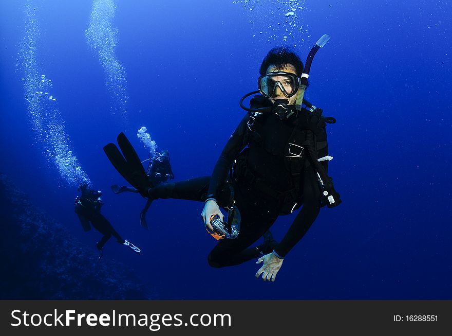 Scuba diver comes down bells in blue hole, Dahab, Egypt