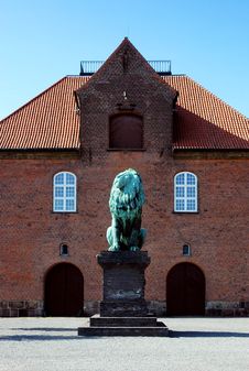 Historical Building With Lion Statue Royalty Free Stock Photos