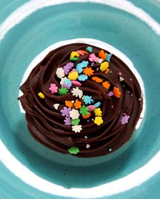 Chocolate Cupcake On Blue Plate Royalty Free Stock Image Chocolate Cupcake On Blue Plate Royalty Free Stock Image