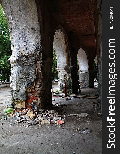 Heap dirt near destroyed pillars