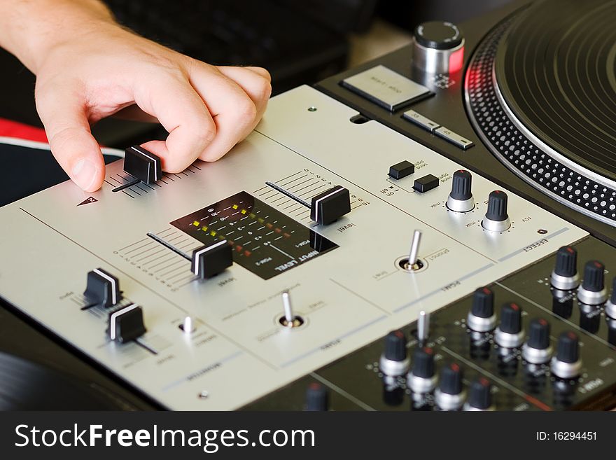 Hand of a dj adjusting the crossfader