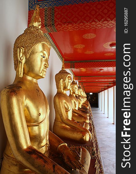 Buddha at Wat Pho Mangklaram unblemished.