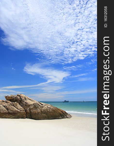 Beautiful sky  on the beach(Samet island of Thailand). Beautiful sky  on the beach(Samet island of Thailand)
