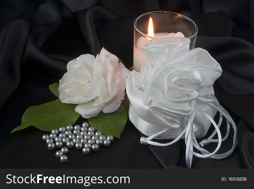 Pearl Gray,blanc Rose And Candle