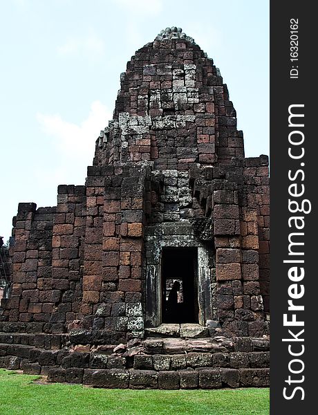 The latelite tower southeast of principal tower with square base construct. Inside there is a sculpture of King Jayavarman VII or Bhramathat. The latelite tower southeast of principal tower with square base construct. Inside there is a sculpture of King Jayavarman VII or Bhramathat.