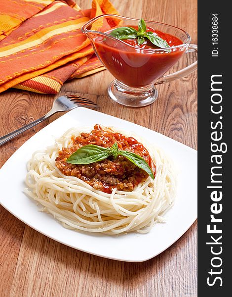 Spaghetti bolognese with cheese and basil