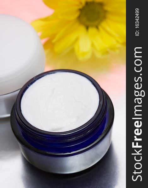 Cosmetic moisturizing cream with chamomiles
