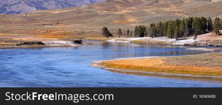 Panoramic picture of yellowstone river scenic area in yellowstone national park