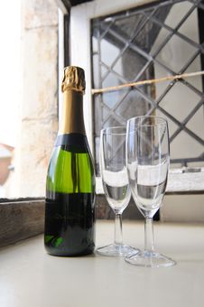 Champagne And Glasses Royalty Free Stock Images Champagne And Glasses Royalty Free Stock Images