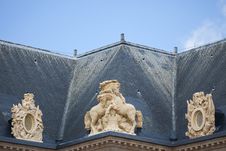 Horses Statue And Ornated Windows Royalty Free Stock Photos Horses Statue And Ornated Windows Royalty Free Stock Photos