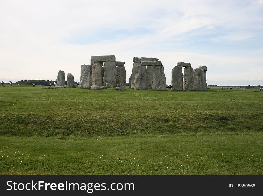 England, Stonehenge, Amesbury, Wiltshire, Bronze Age monument, prehistoric monument, Neolithic, Archaeologist, UNESCO, World Heritage Stonehenge is a prehistoric monument located in the English county of Wiltshire, about 3.2 kilometres (2.0 mi) west of Amesbury and 13 kilometres (8.1 mi) north of Salisbury. One of the most famous sites in the world, Stonehenge is composed of earthworks surroundi. England, Stonehenge, Amesbury, Wiltshire, Bronze Age monument, prehistoric monument, Neolithic, Archaeologist, UNESCO, World Heritage Stonehenge is a prehistoric monument located in the English county of Wiltshire, about 3.2 kilometres (2.0 mi) west of Amesbury and 13 kilometres (8.1 mi) north of Salisbury. One of the most famous sites in the world, Stonehenge is composed of earthworks surroundi