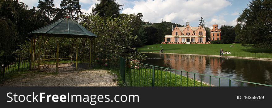 The architectural complex, carefully overlooking the park, consists of the eighteenth century Villa Pinelli and its dependencies which, in 1850 the Marquis Orso Serra has joined the tudor-style cottage. The architectural complex, carefully overlooking the park, consists of the eighteenth century Villa Pinelli and its dependencies which, in 1850 the Marquis Orso Serra has joined the tudor-style cottage