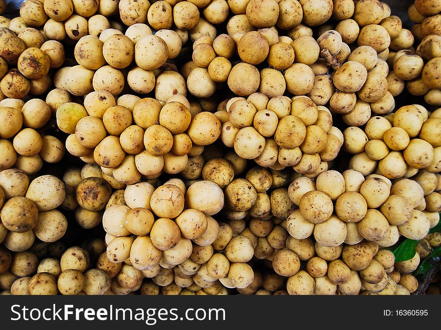 Many longan in fresh market background picture