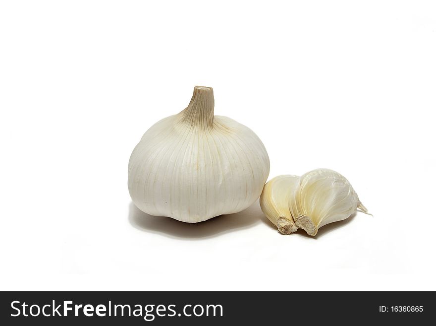 A whole garlic and two pods