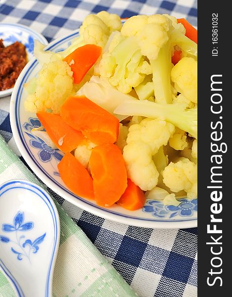 Healthy vegetarian cuisine cooked with cauliflowers. For healthy food concepts.