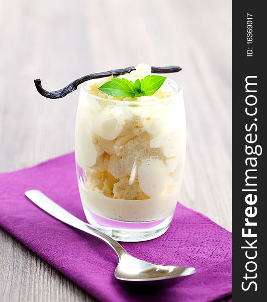 Fresh vanilla ice in a glass