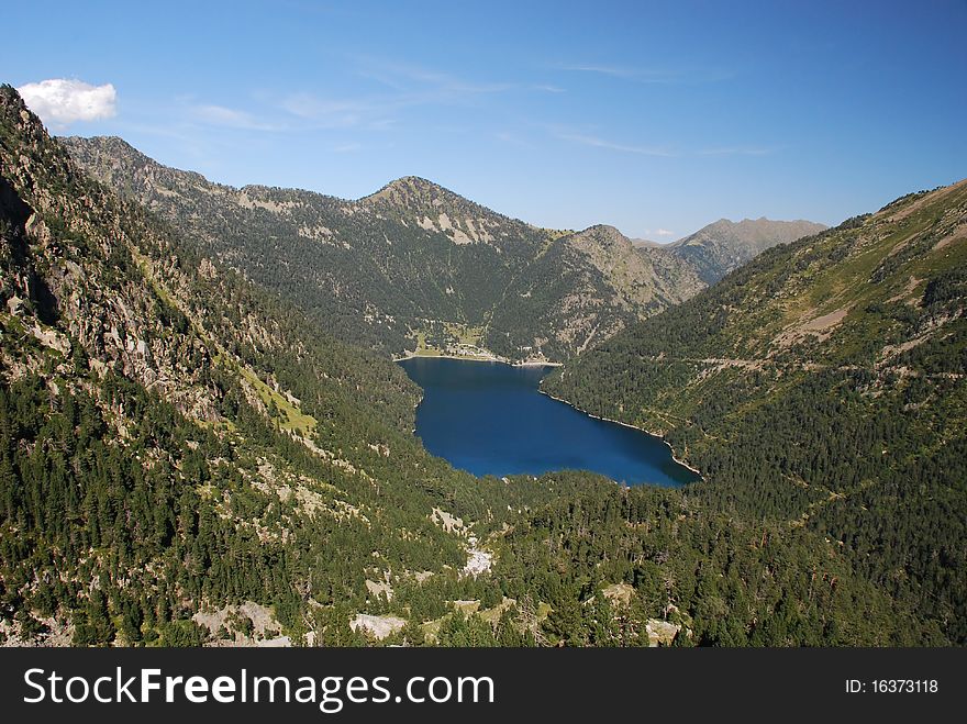 Oredon Lake seen from the dam of Cap Long