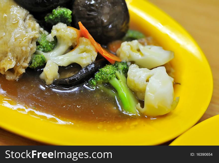 Chinese Mushrooms And Cauliflower Delicacy