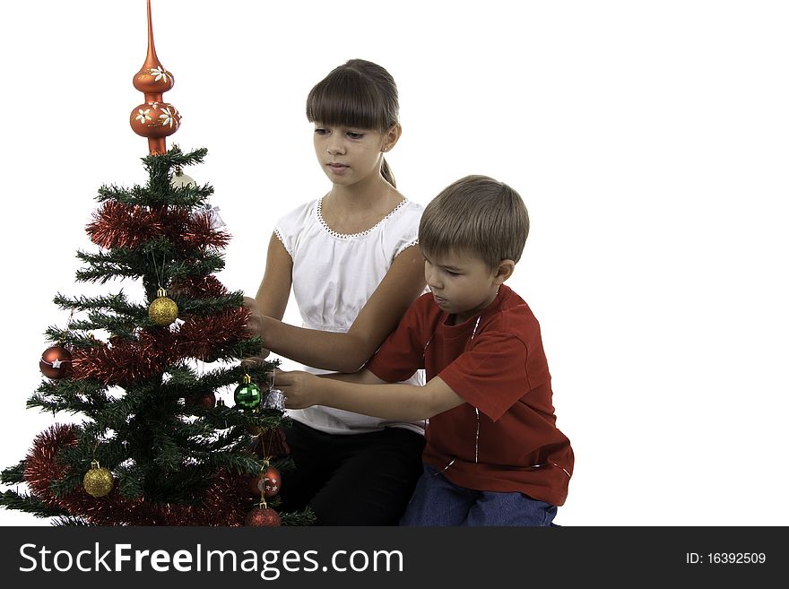 Children decorate a New Year tree