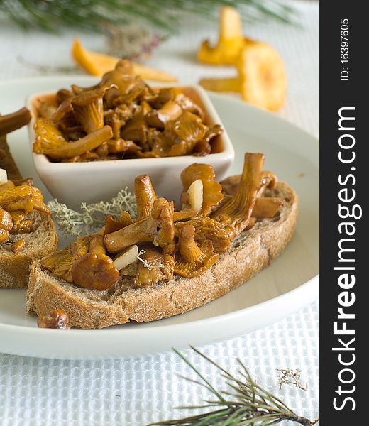 Bread with chanterelles on plate for appetizer