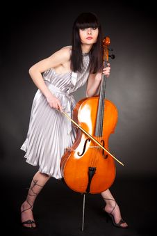 Brunette Girl With Cello Royalty Free Stock Images Brunette Girl With Cello Royalty Free Stock Images