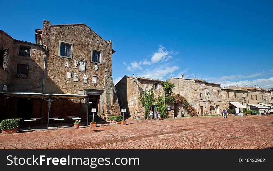 Overview of the central square of the village of Sovana, the Praetorian Palace in the foreground. Overview of the central square of the village of Sovana, the Praetorian Palace in the foreground.