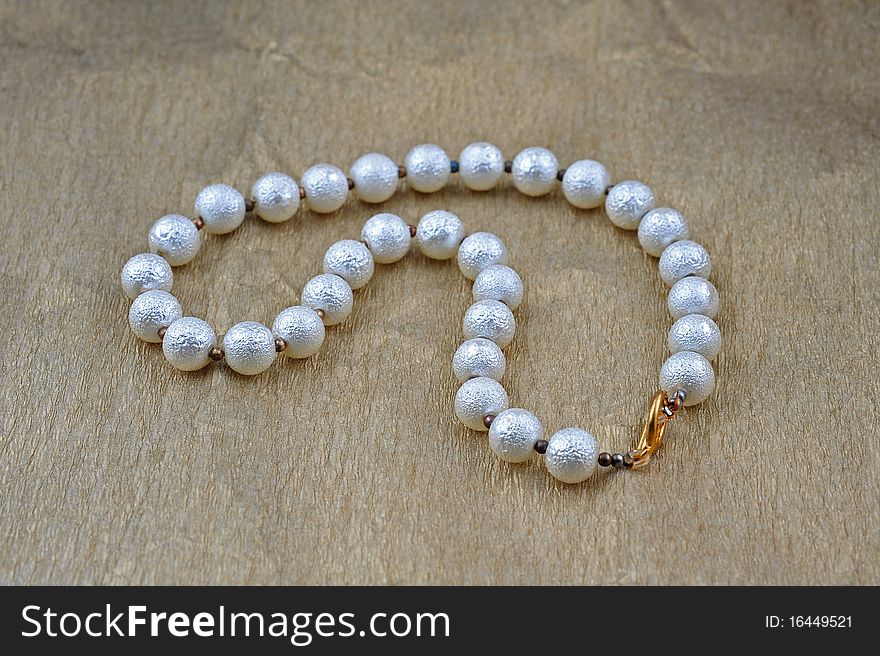 Lady pearl necklace in the shop