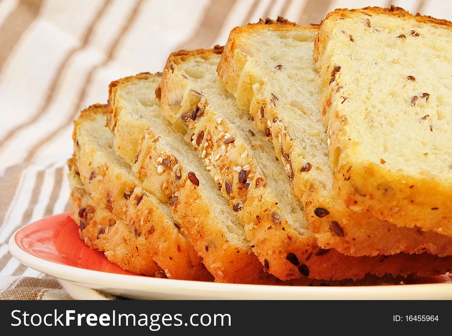 Slices of bread with seeds on a red plate