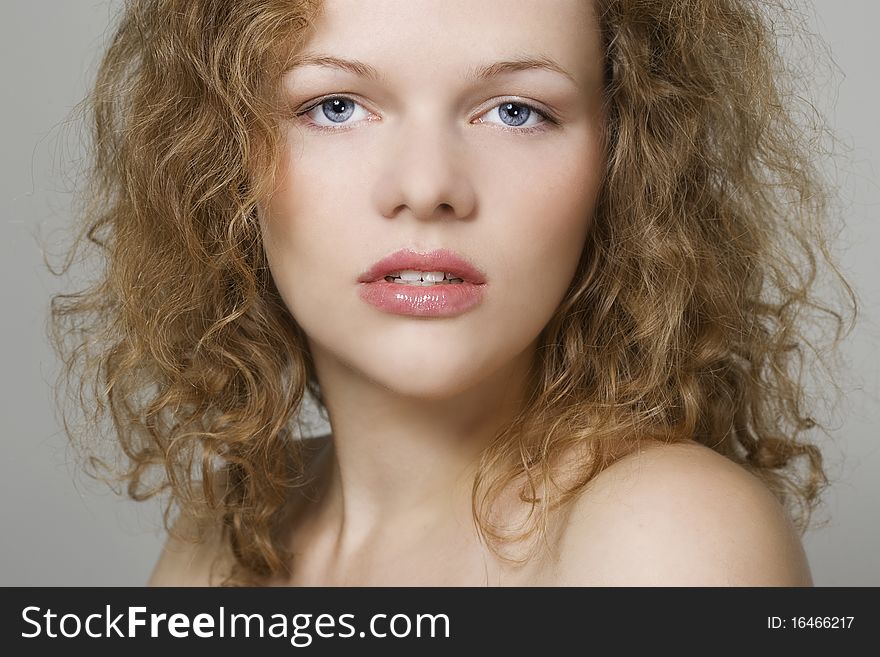 Young woman with curly hairs