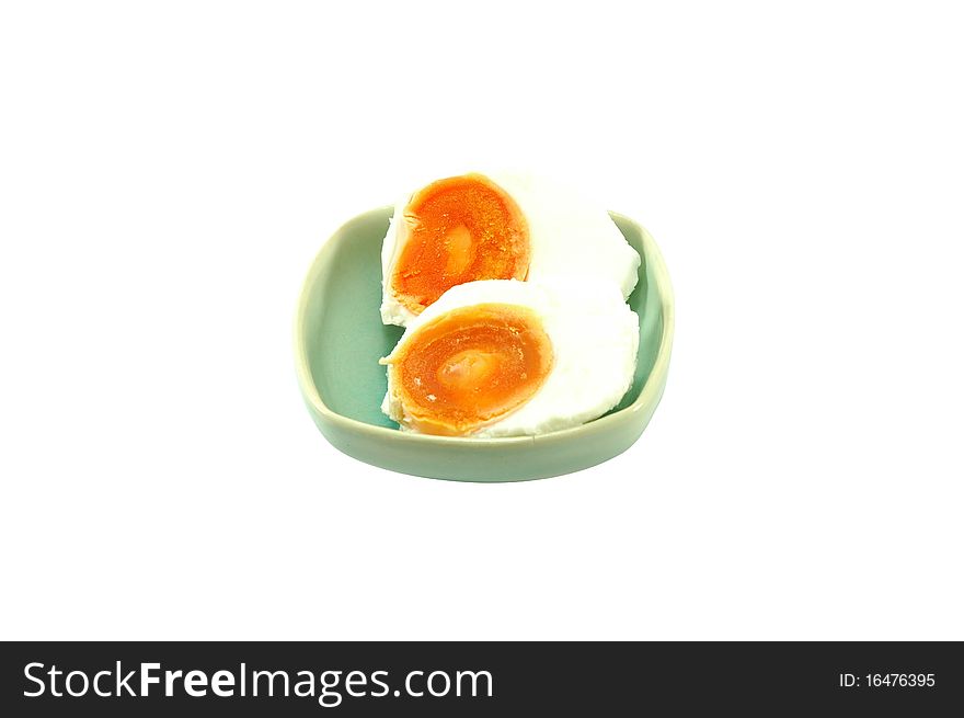 Salted duck egg is a preserved food mainly made of fresh duck eggs, containing rich nutrients such as fat, protein, various amino acids, calcium, phosphorus, iron, various trace elements and vitamins that are needed by human body and they are easy to absorb