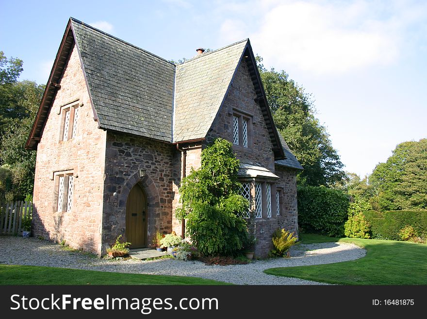 An idealic country cottage set apart from neighbours away from the formal ground of Antony in cornwall set on the outskirts of the woodland walk