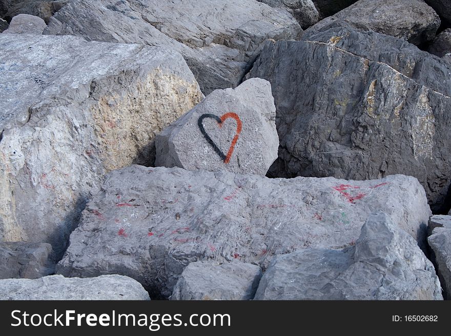 Graffitti heart sign on rock