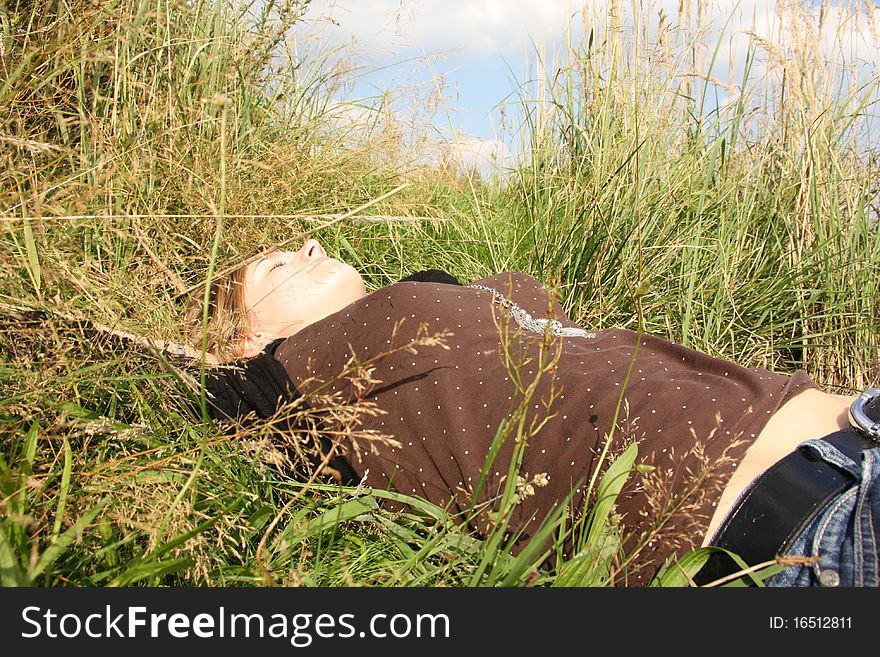 Young woman is in the grass