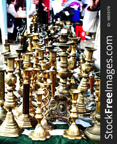 Image of antique objects at the market