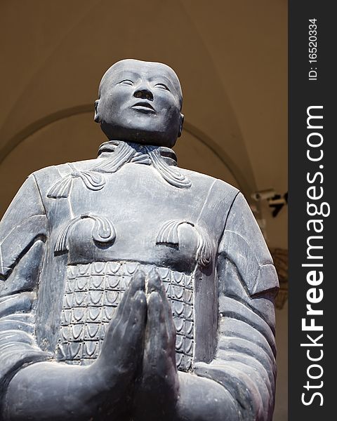 Photo of a Asian statue while praying