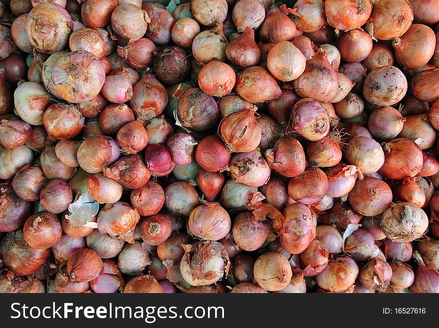 Image of fresh organic red onions in the market