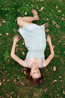 Girl Lying Down Of Grass Royalty Free Stock Image Girl Lying Down Of Grass Royalty Free Stock Image