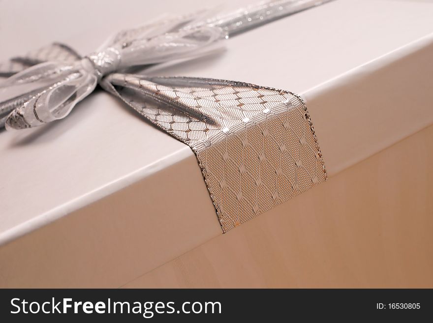 Close-up picture of a silver grey present-carton with silver grey slip-knot. Close-up picture of a silver grey present-carton with silver grey slip-knot