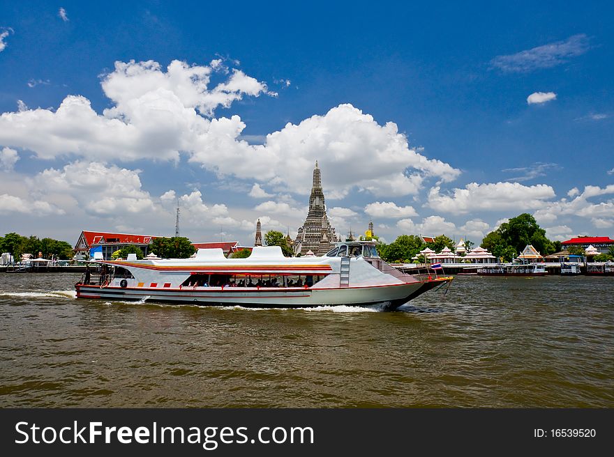 Wat Arun, The Temple of Dawn, Bangkok, Thailand