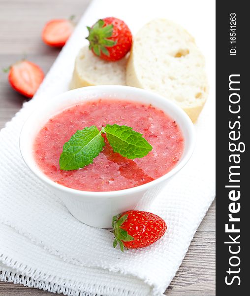 Fresh strawberry jam in bowl closeup