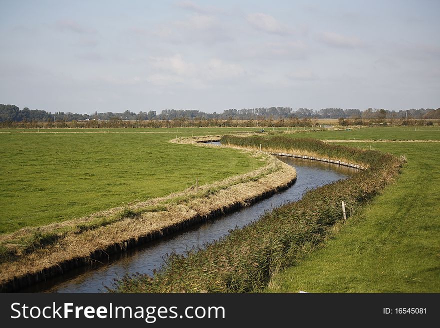 Twisting pit trough a Dutch lanscape