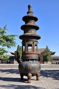 Censer In Chinese Traditional Courtyard Royalty Free Stock Photography Censer In Chinese Traditional Courtyard Royalty Free Stock Photography