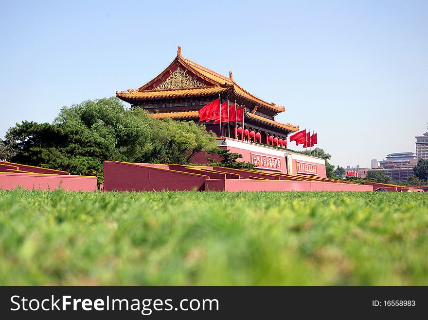 Tianâ€™anmen(the Gate of Heavenly Peace), is located in the center of Beijing. During the Ming and Qing dynasties, Tianâ€™anmen was the place where state ceremonies took place. Tianâ€™anmen(the Gate of Heavenly Peace), is located in the center of Beijing. During the Ming and Qing dynasties, Tianâ€™anmen was the place where state ceremonies took place.