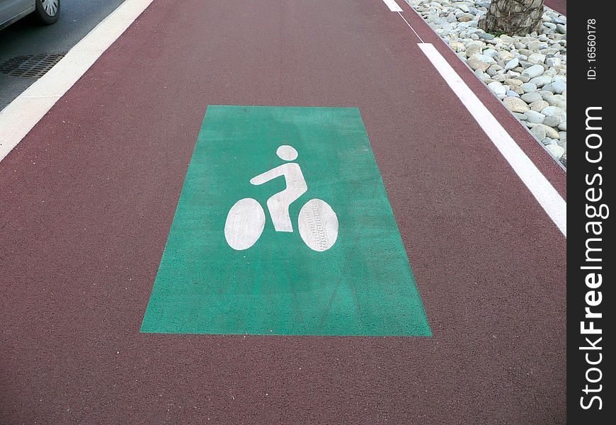 Road bicycle path for security