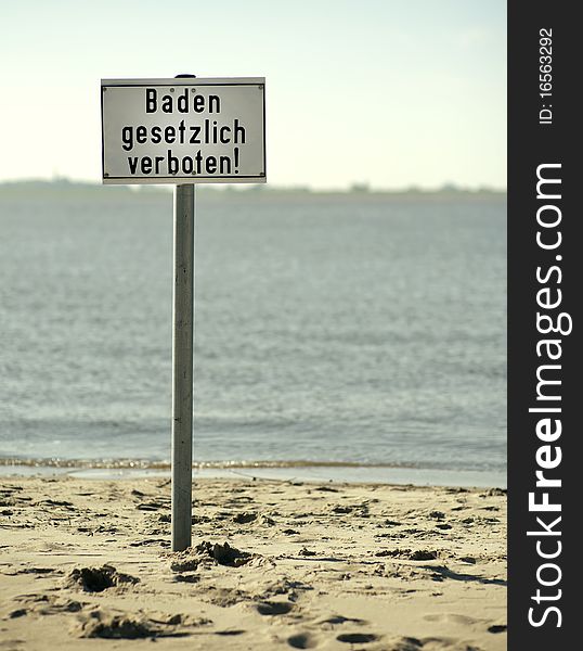 No diving sign, written in german. No diving sign, written in german